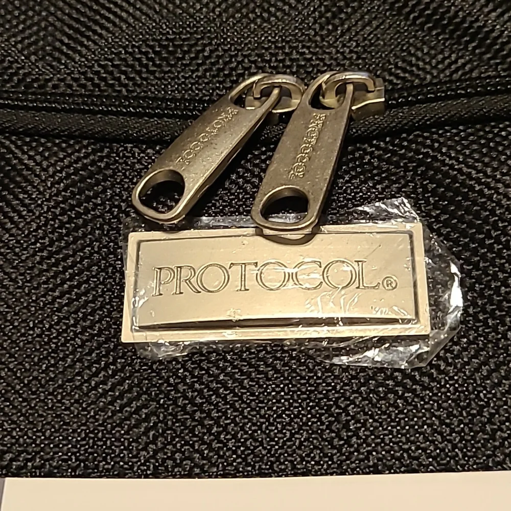 PROTOCOL BRAND 19" BLACK TOTE CARRY ON COMPUTER LAPTOP BAG - Picture 5 of 11